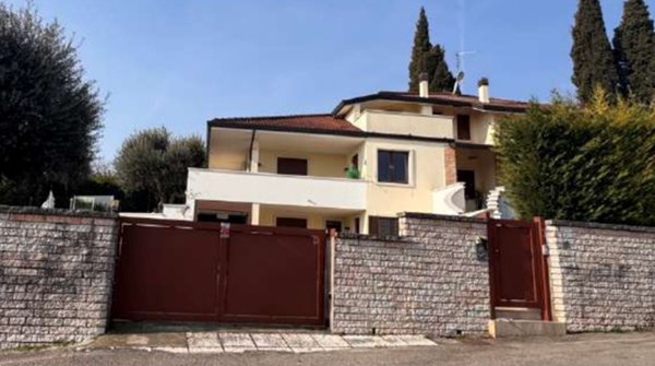 casa indipendente in vendita a Lavagno
