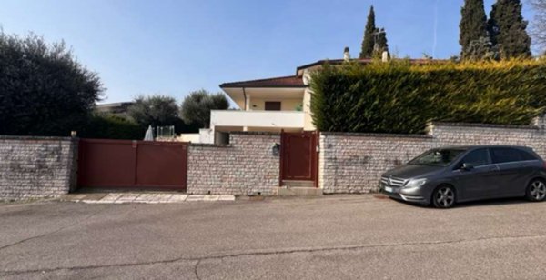 casa indipendente in vendita a Lavagno