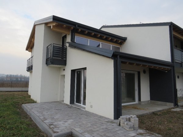 casa semindipendente in vendita a Lavagno in zona Vago