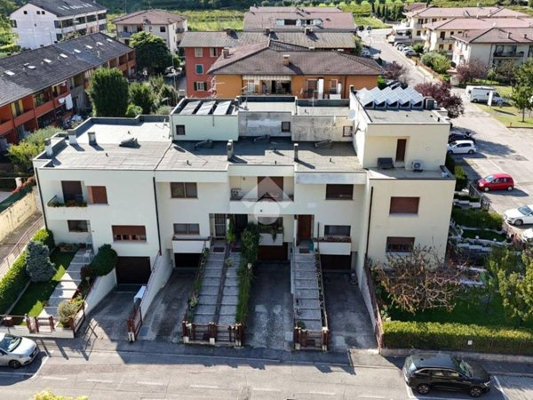 casa indipendente in vendita a Lavagno