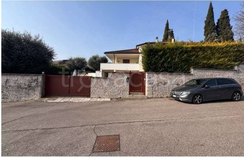 casa indipendente in vendita a Lavagno in zona Vago