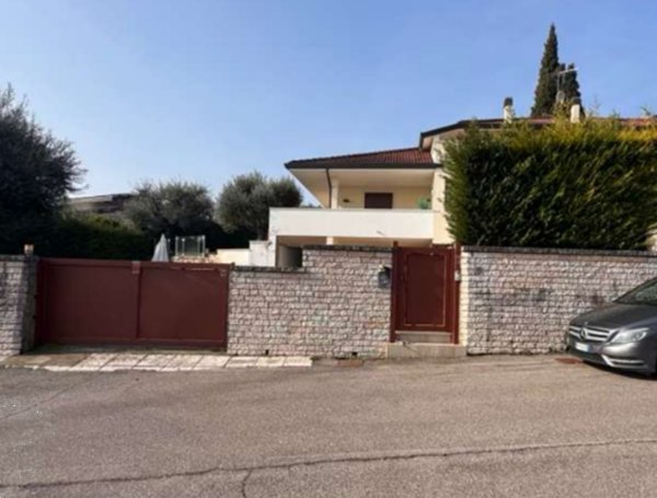 casa indipendente in vendita a Lavagno in zona Vago