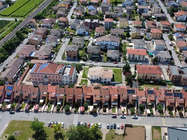 casa indipendente in vendita a Lavagno in zona Vago