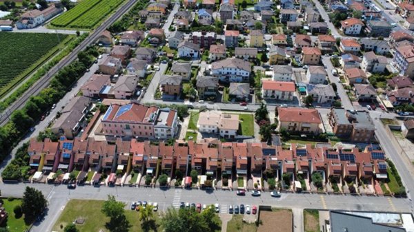casa indipendente in vendita a Lavagno in zona Vago