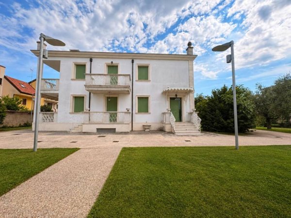 casa indipendente in vendita a Lavagno in zona Vago