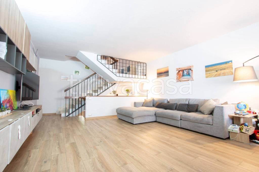 casa indipendente in vendita a Lavagno