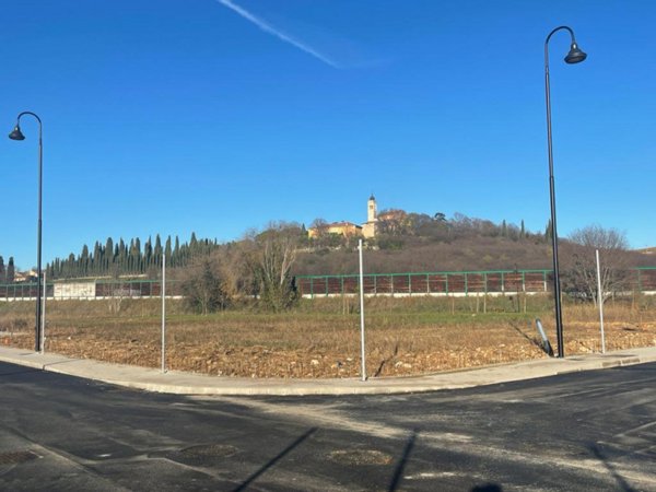ufficio in vendita a Lavagno in zona Vago