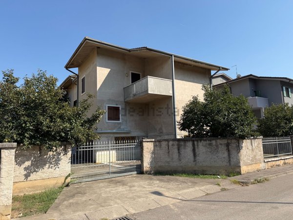 casa indipendente in vendita a Lavagno in zona San Pietro