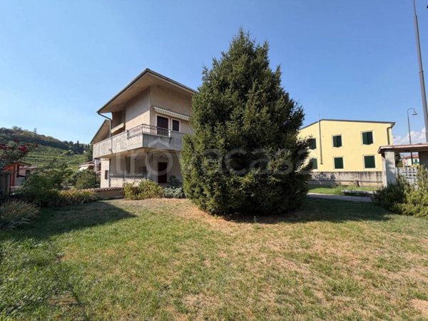 casa indipendente in vendita a Lavagno in zona San Pietro