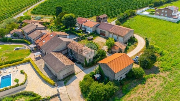 casa indipendente in vendita a Lavagno