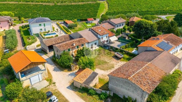 casale in vendita a Lavagno