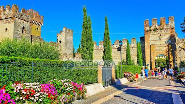 casa indipendente in vendita a Lazise in zona Pacengo