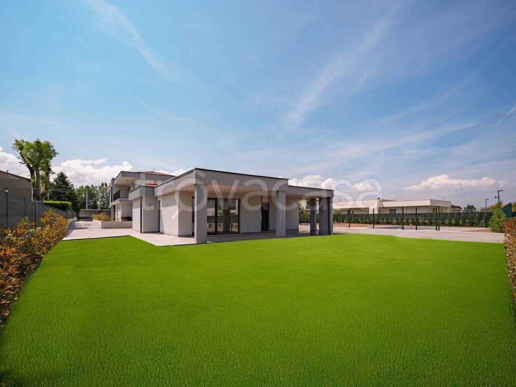 casa indipendente in vendita a Lazise