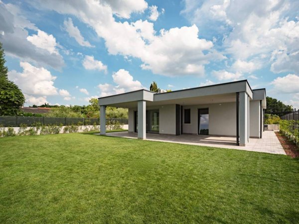 casa indipendente in vendita a Lazise