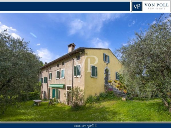 villa in vendita a Lazise