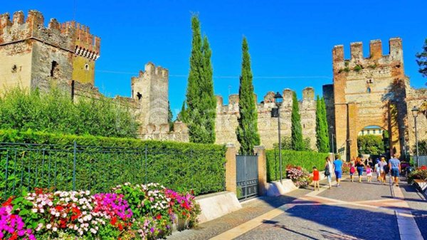 casa indipendente in vendita a Lazise