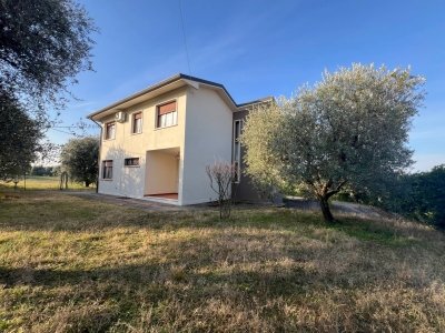 casa indipendente in vendita a Lazise