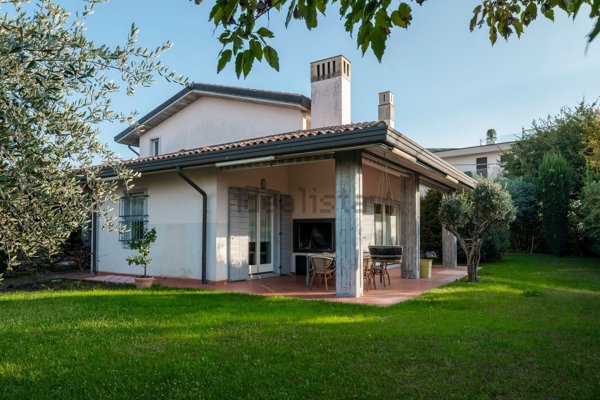 casa indipendente in vendita a Lazise