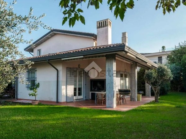casa indipendente in vendita a Lazise