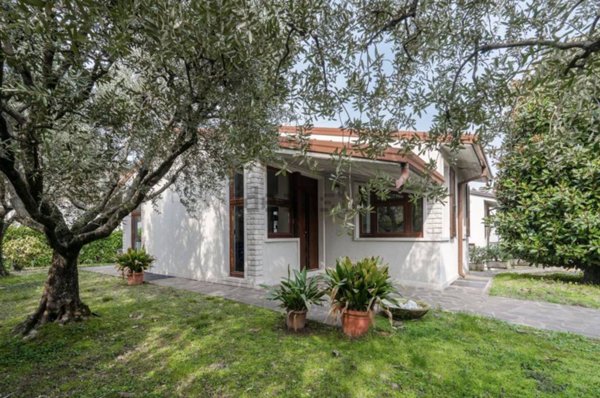 casa indipendente in vendita a Lazise