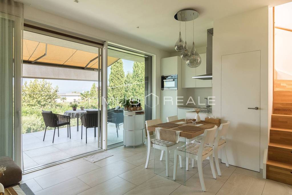 casa indipendente in vendita a Lazise in zona Pacengo