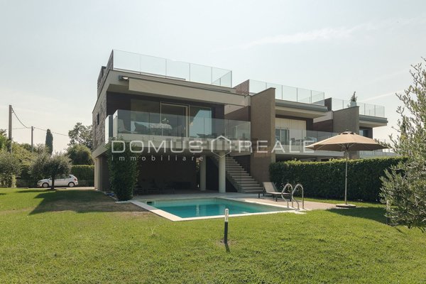 casa indipendente in vendita a Lazise in zona Pacengo