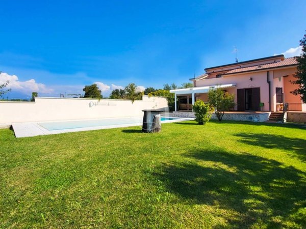 casa indipendente in vendita a Lazise in zona Pacengo