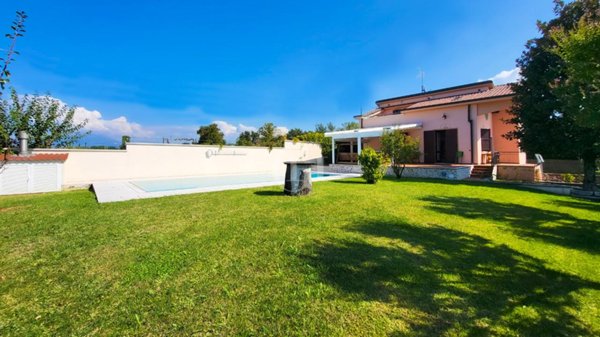 casa indipendente in vendita a Lazise in zona Pacengo