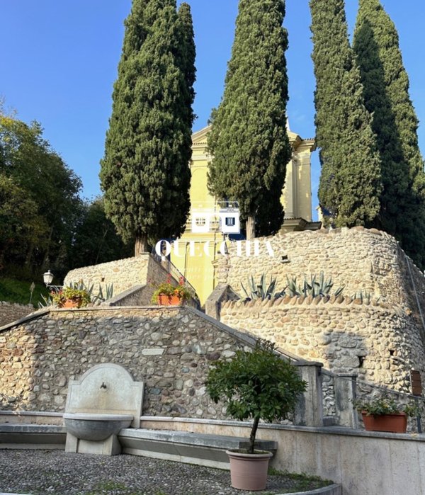 casa indipendente in vendita a Lazise in zona Colà