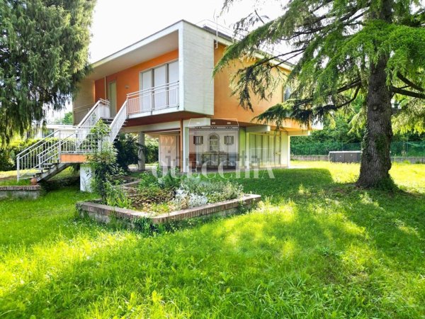casa indipendente in vendita a Lazise in zona Pacengo