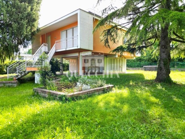 casa indipendente in vendita a Lazise in zona Pacengo