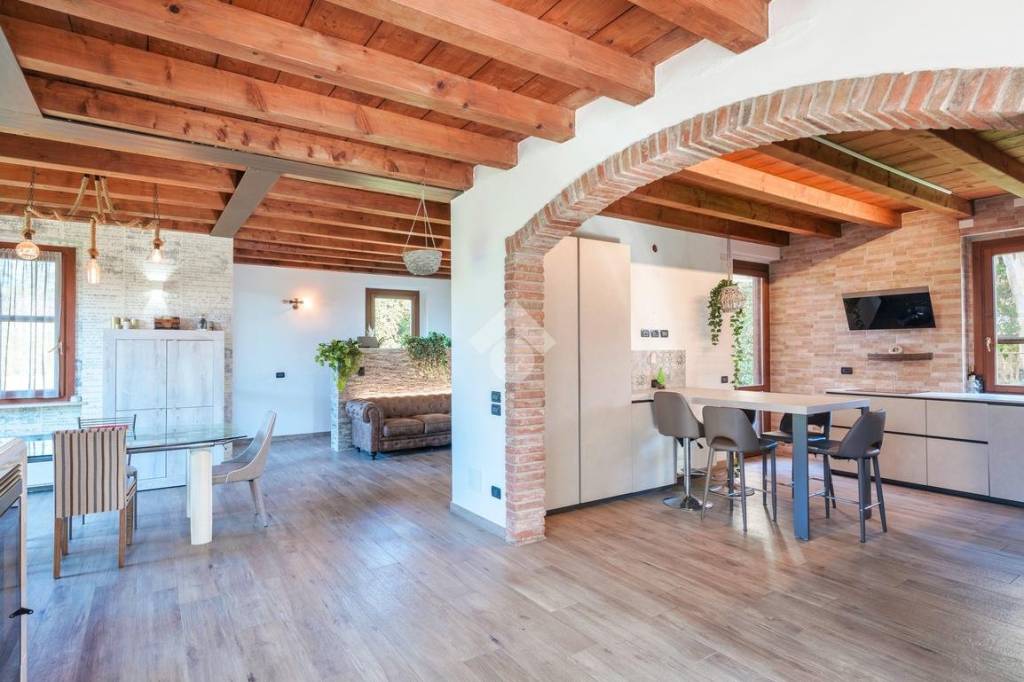 casa indipendente in vendita a Lazise