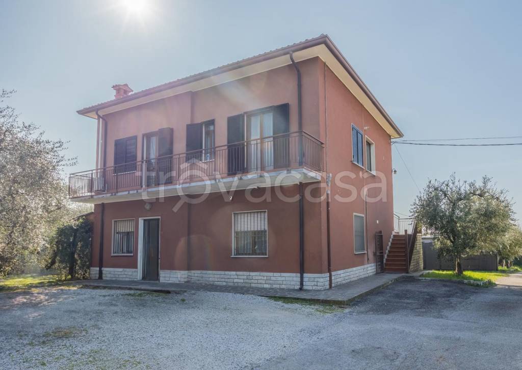 casa indipendente in vendita a Lazise