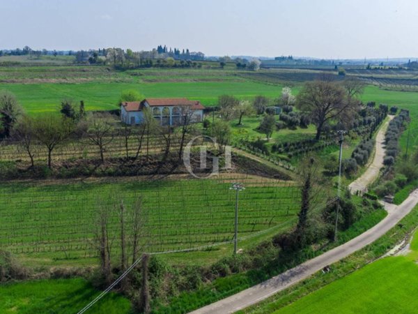casa indipendente in vendita a Lazise in zona Pacengo