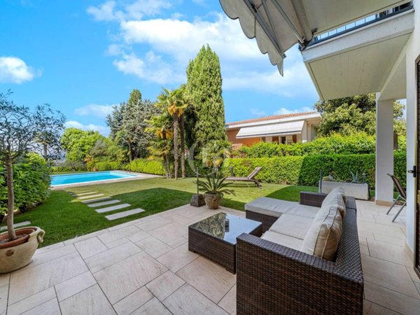 casa indipendente in vendita a Lazise