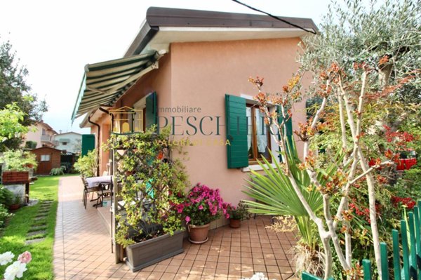 casa indipendente in vendita a Lazise in zona Colà