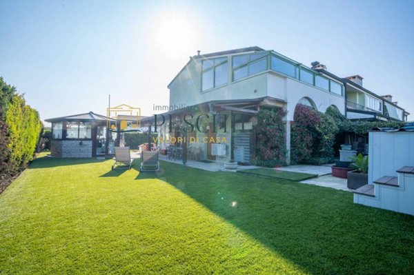 casa indipendente in vendita a Lazise in zona Colà