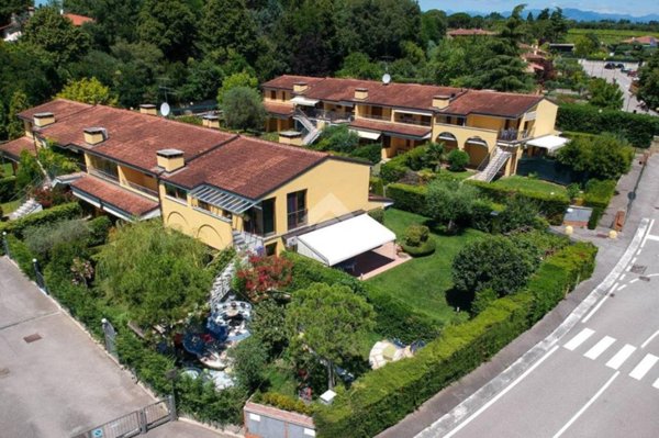 casa indipendente in vendita a Lazise in zona Colà