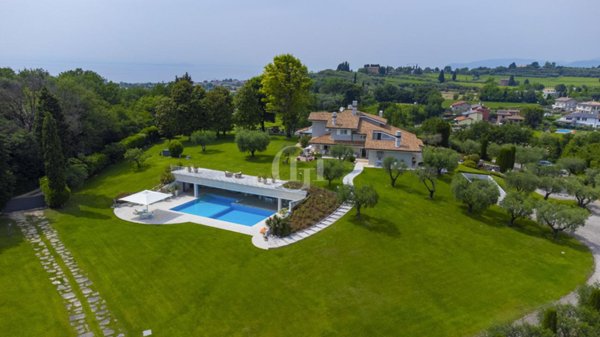 villa in vendita a Lazise