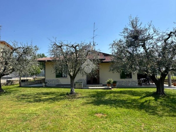 casa indipendente in vendita a Lazise in zona Colà