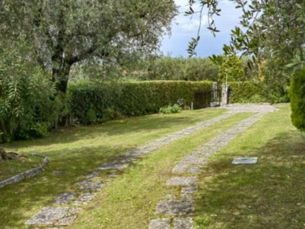 terreno edificabile in vendita a Lazise