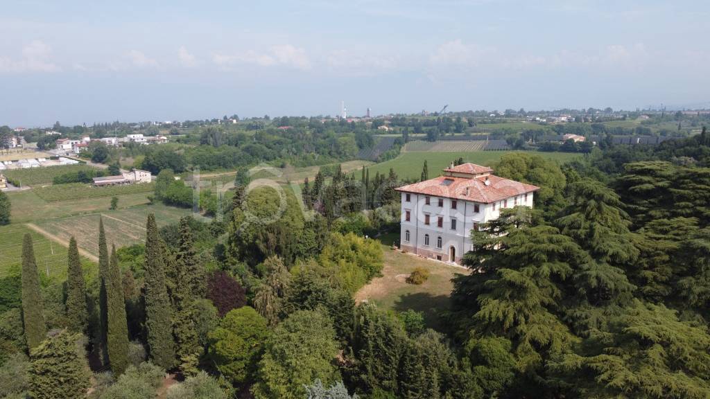 villa in vendita a Lazise
