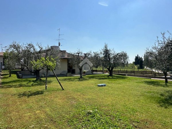 casa indipendente in vendita a Lazise in zona Colà