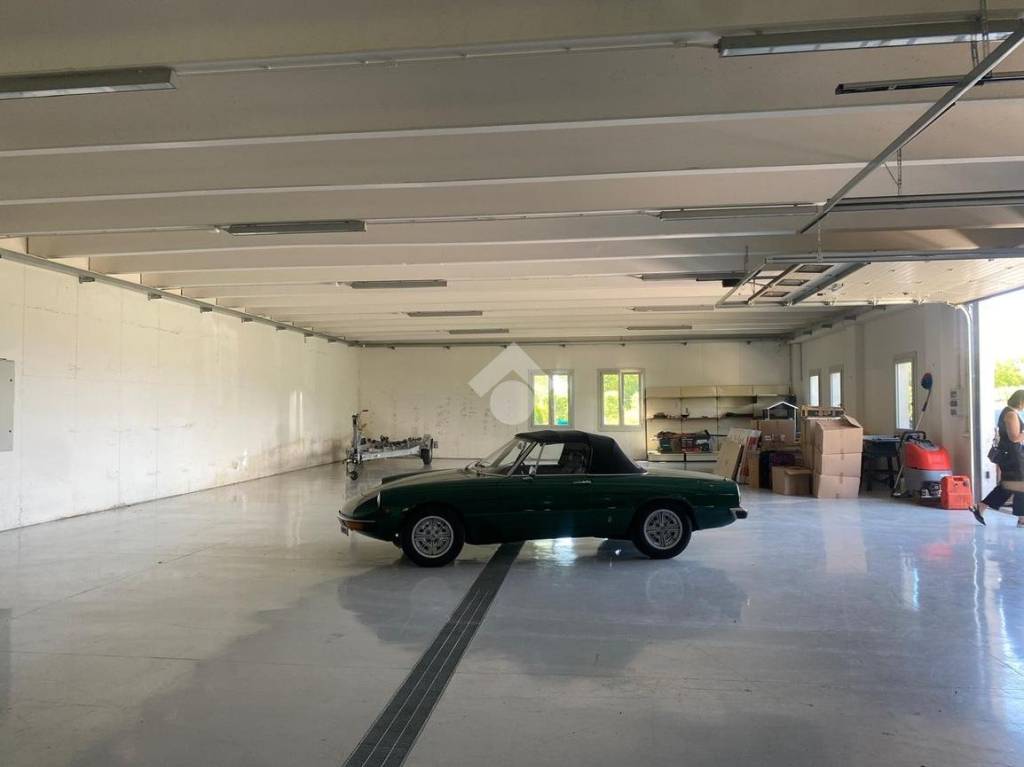 locale commerciale in affitto a Lazise