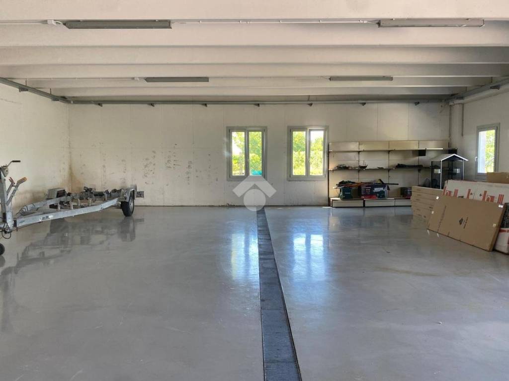 locale commerciale in affitto a Lazise