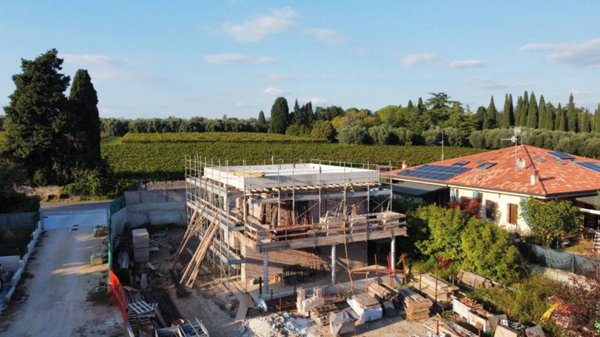 casa indipendente in vendita a Lazise in zona Colà