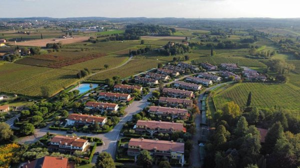 casa indipendente in vendita a Lazise in zona Colà