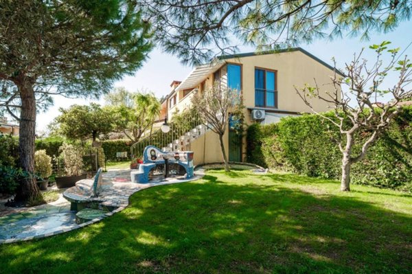 casa indipendente in vendita a Lazise in zona Colà