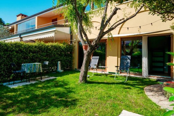 casa indipendente in vendita a Lazise in zona Colà