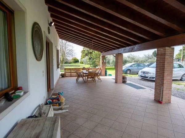 casa indipendente in vendita a Lazise in zona Colà
